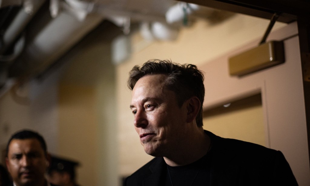 Musk Wins $1 Trillion Pay Package, Creating Split Screen on Wealth in America