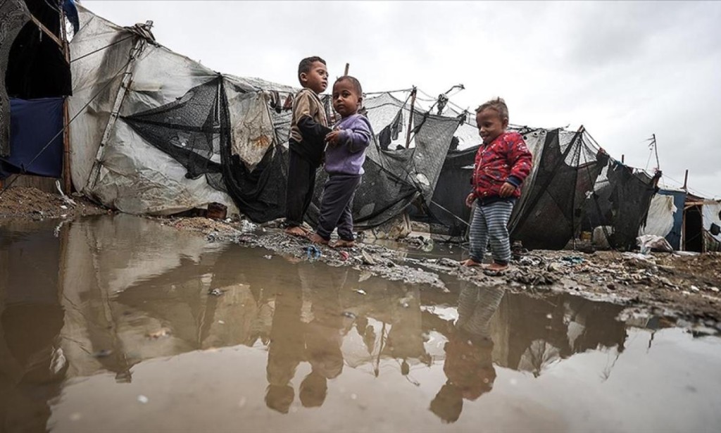 It has been reported that tens of thousands of tents have been flooded and 288,000 families are living under disastrous conditions in the Gaza Strip due to the heavy rains in recent days.