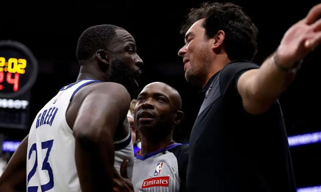 Warriors' Green confronts fan over courtside taunt