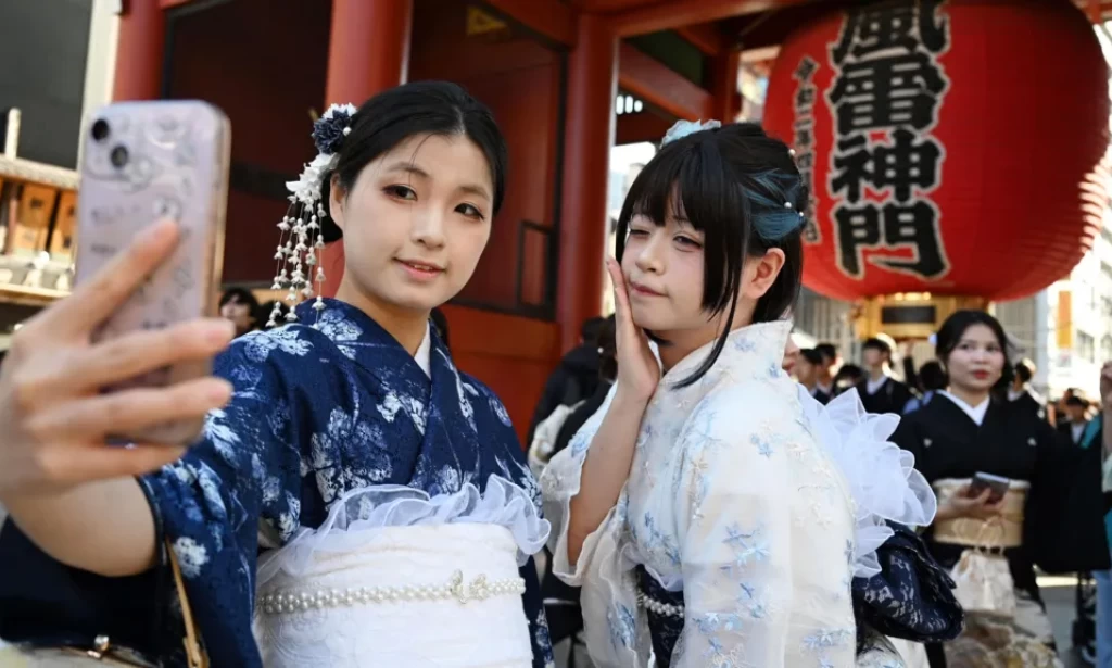 Japan tourism and retail stocks slide after row with China over Taiwan 4 days ago  Share