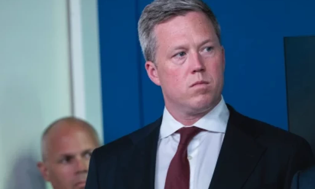 U.S. Army secretary warned Ukraine of imminent defeat while pushing initial peace plan