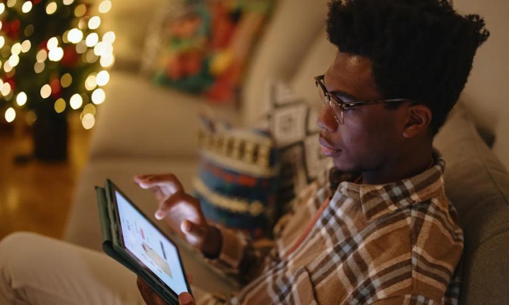 Holiday sales to top $1 trillion for the first time: NRF