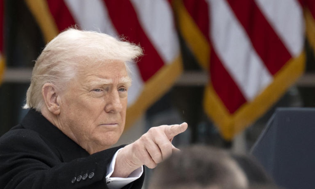 Trump says airlines should consider Venezuelan airspace closed