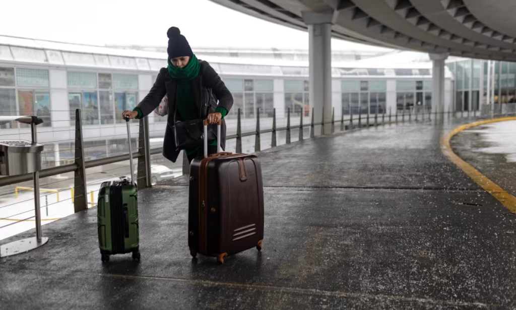 Cross-country winter storm disrupts post-Thanksgiving travel in the Midwest