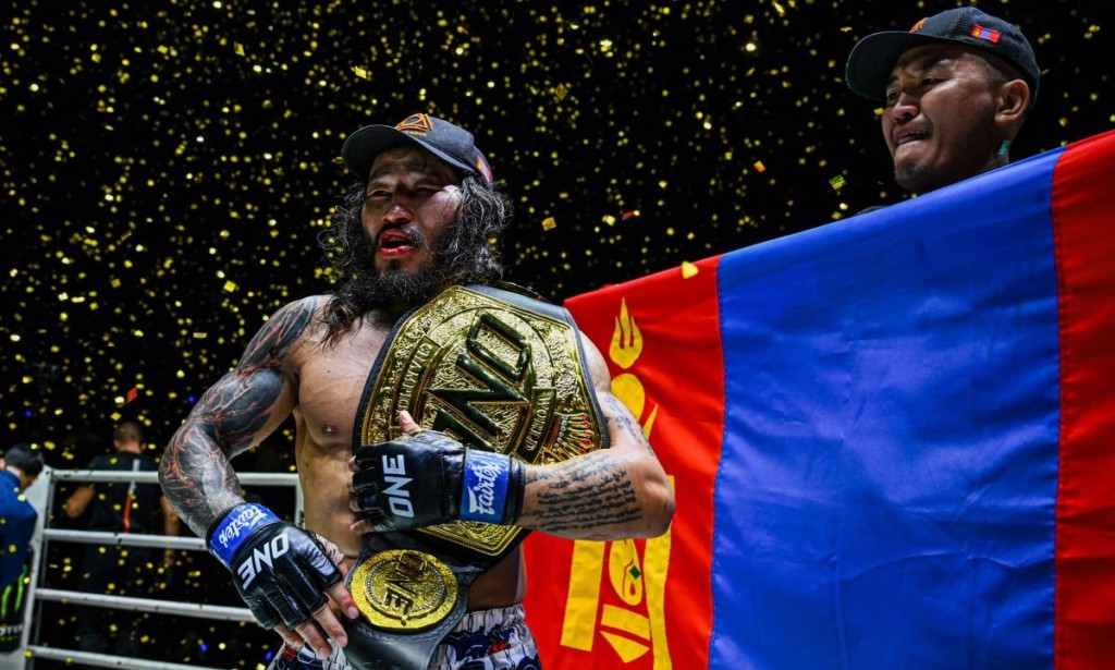 ONE Championship: Baatarkhuu submits Andrade to win MMA world title at Fight Night 38