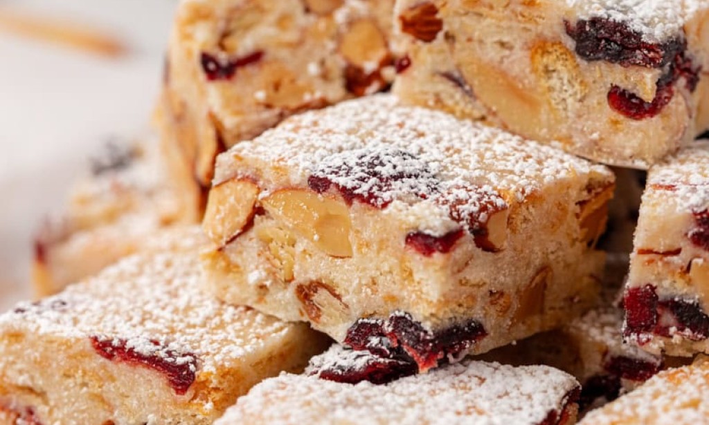 Easy Snowflake Crisp: Your New Favorite Holiday Snack