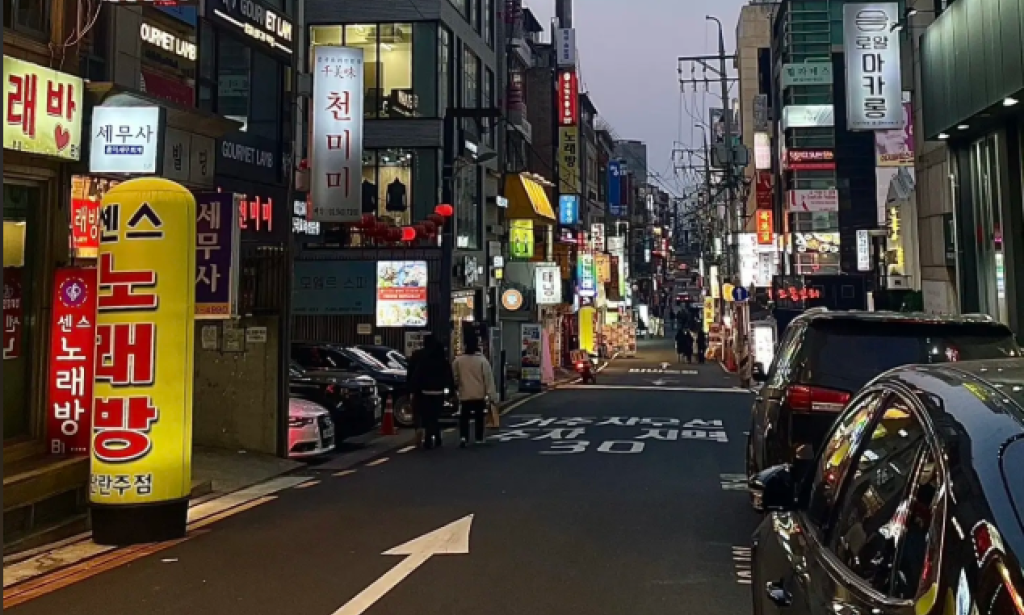 Seoul: A Dynamic Metropolis Blending Tradition and Modernity